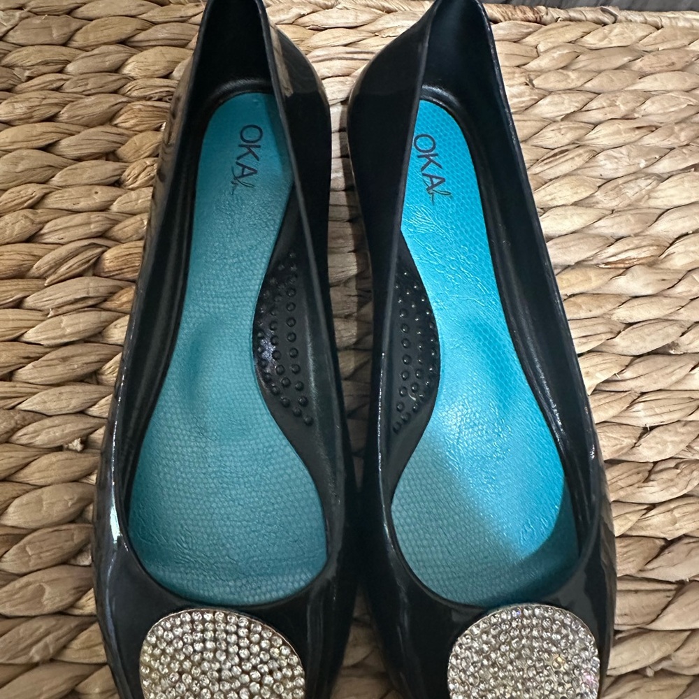 OKA b. Izzie Shiny Ballet Flats